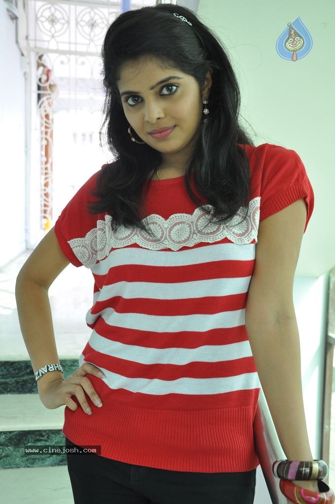 Shravya New Pics - 17 / 106 photos