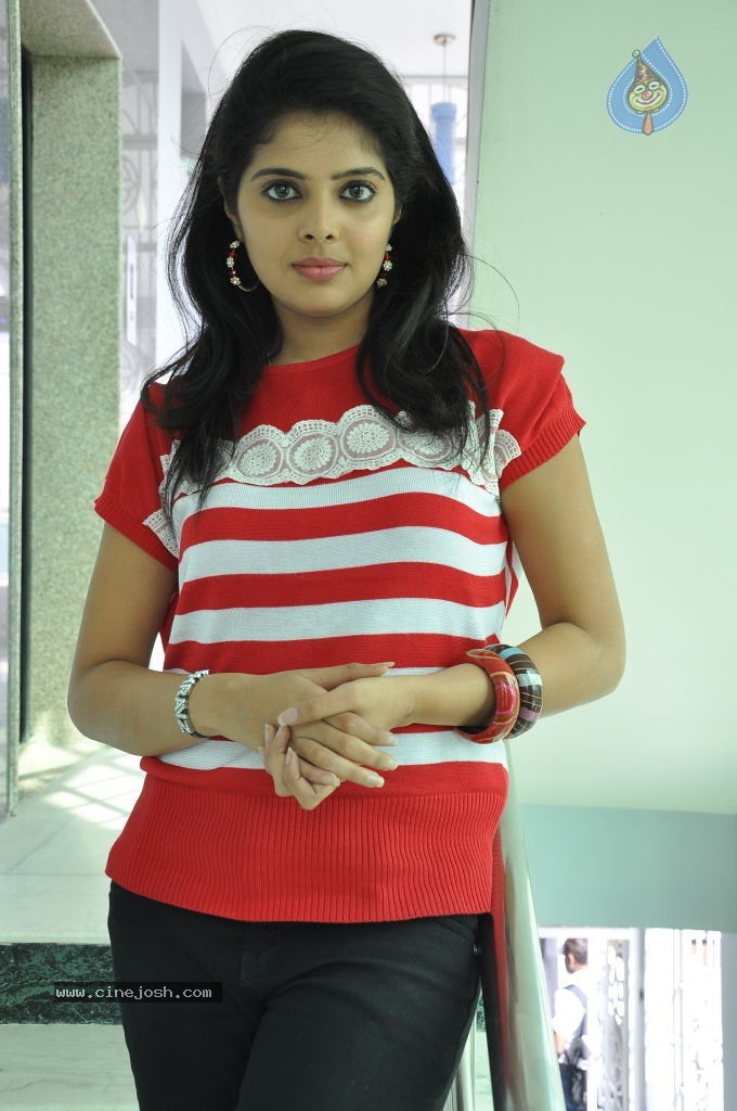 Shravya New Pics - 41 / 106 photos