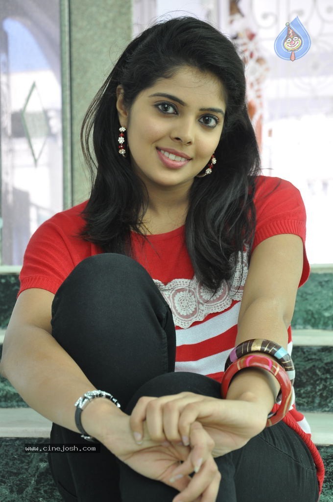 Shravya New Pics - 52 / 106 photos