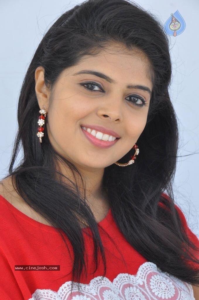 Shravya New Pics - 62 / 106 photos