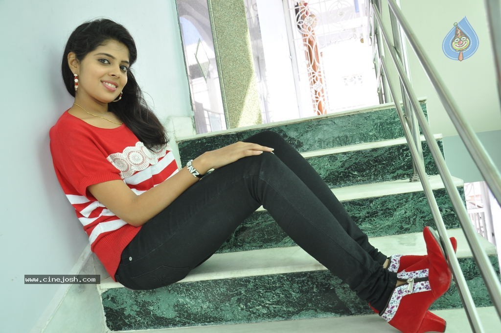 Shravya New Pics - 90 / 106 photos