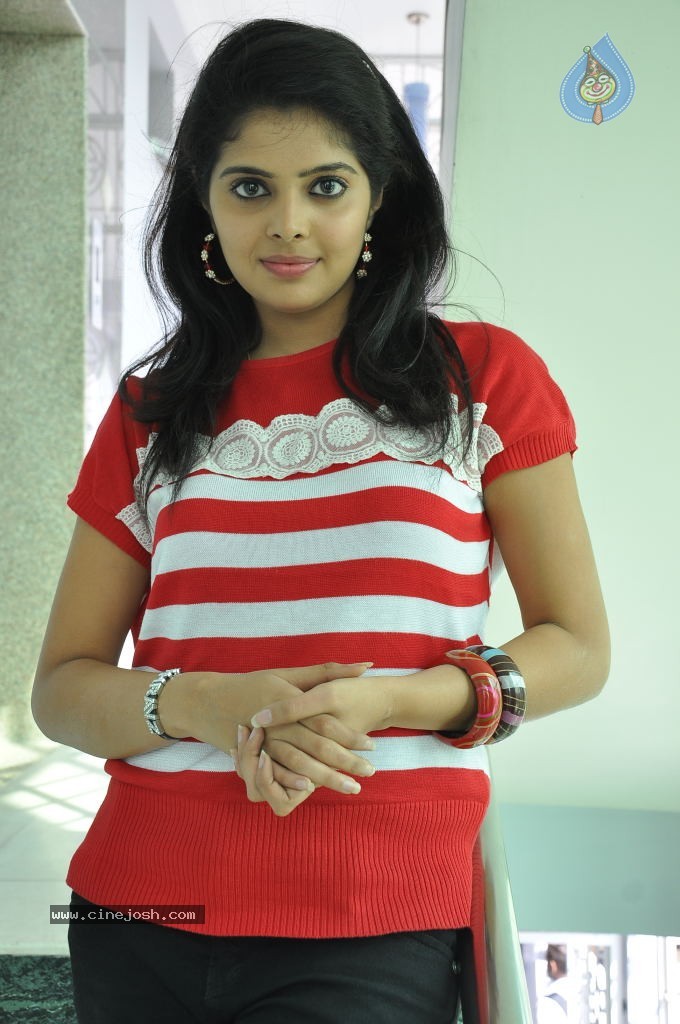 Shravya New Pics - 102 / 106 photos