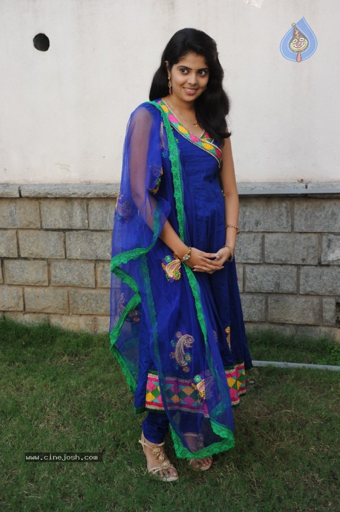 Shravya New Stills - 7 / 122 photos