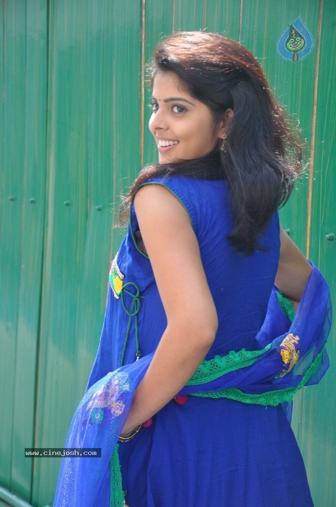 Shravya New Stills - 18 / 122 photos