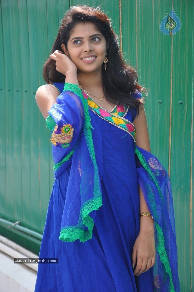 Shravya New Stills - 23 / 122 photos