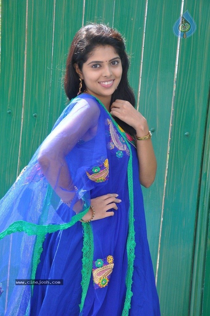 Shravya New Stills - 37 / 122 photos