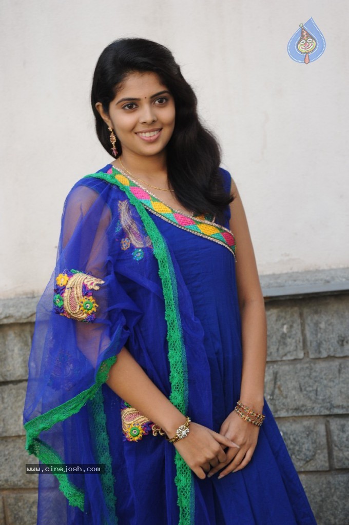 Shravya New Stills - 73 / 122 photos