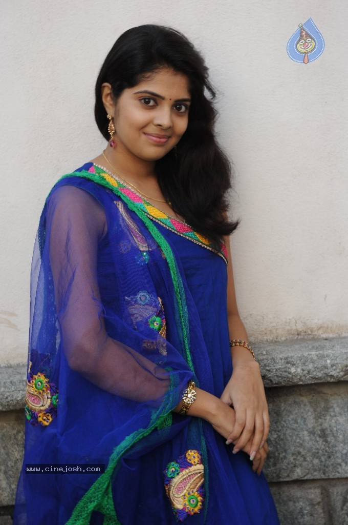 Shravya New Stills - 100 / 122 photos