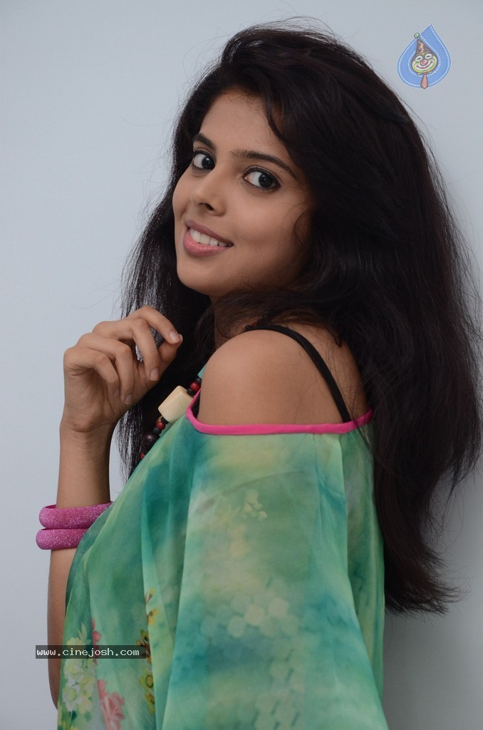 Shravya New Stills - 12 / 142 photos