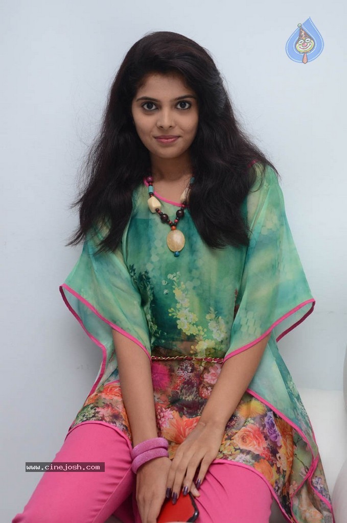 Shravya New Stills - 15 / 142 photos