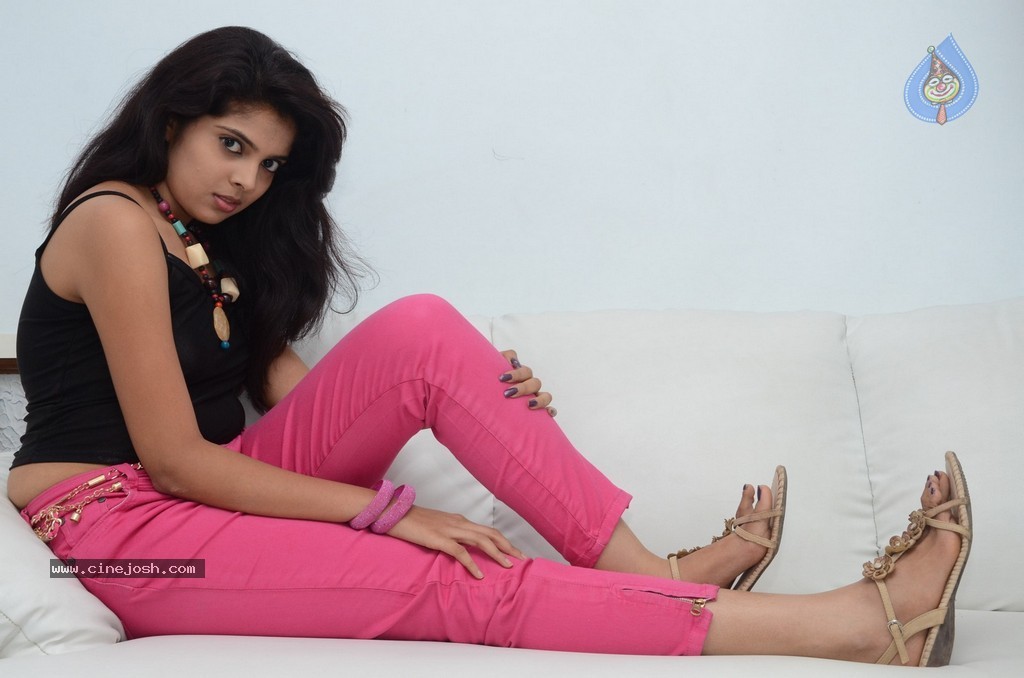 Shravya New Stills - 19 / 142 photos