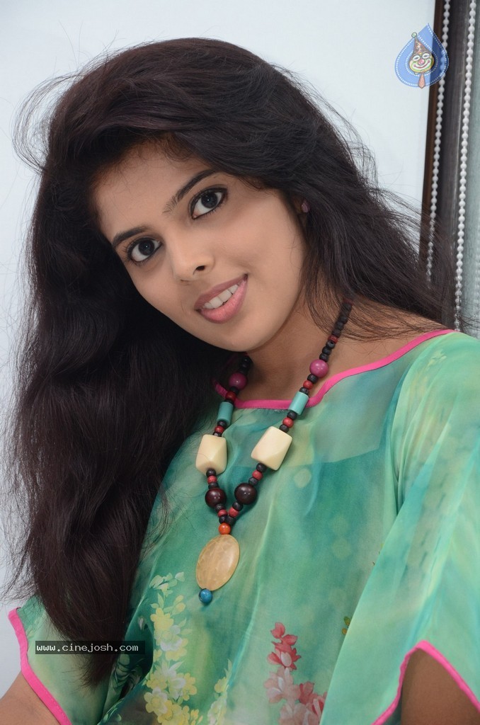 Shravya New Stills - 20 / 142 photos