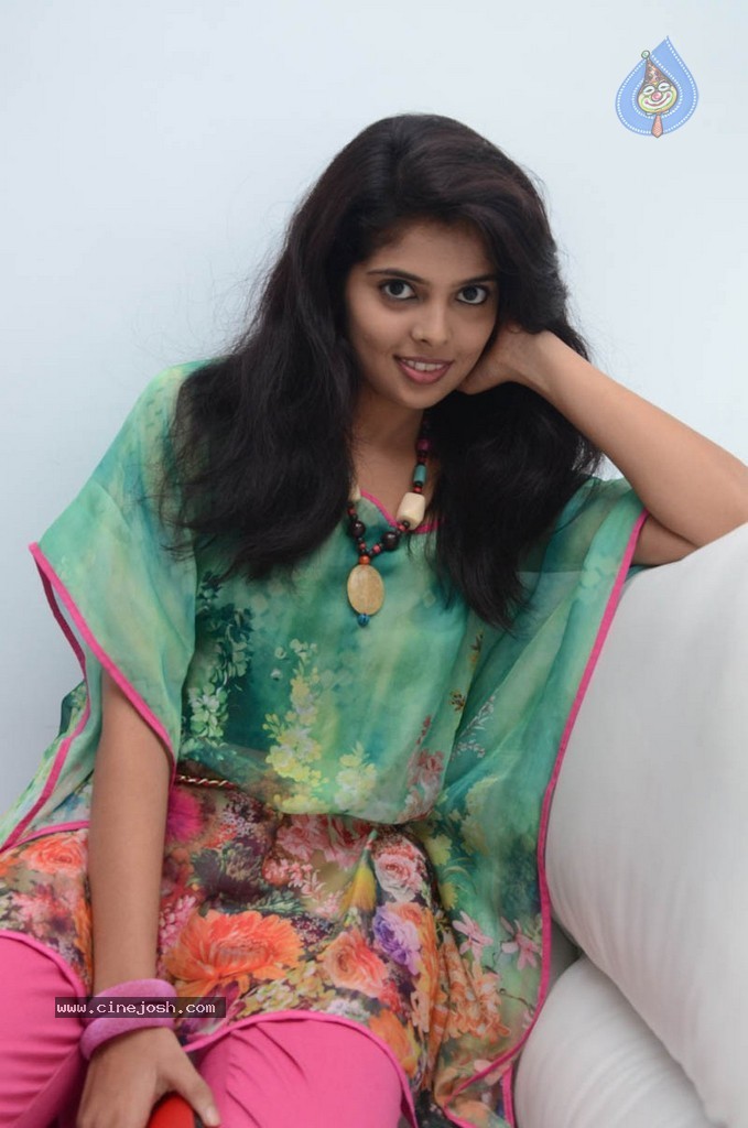 Shravya New Stills - 26 / 142 photos