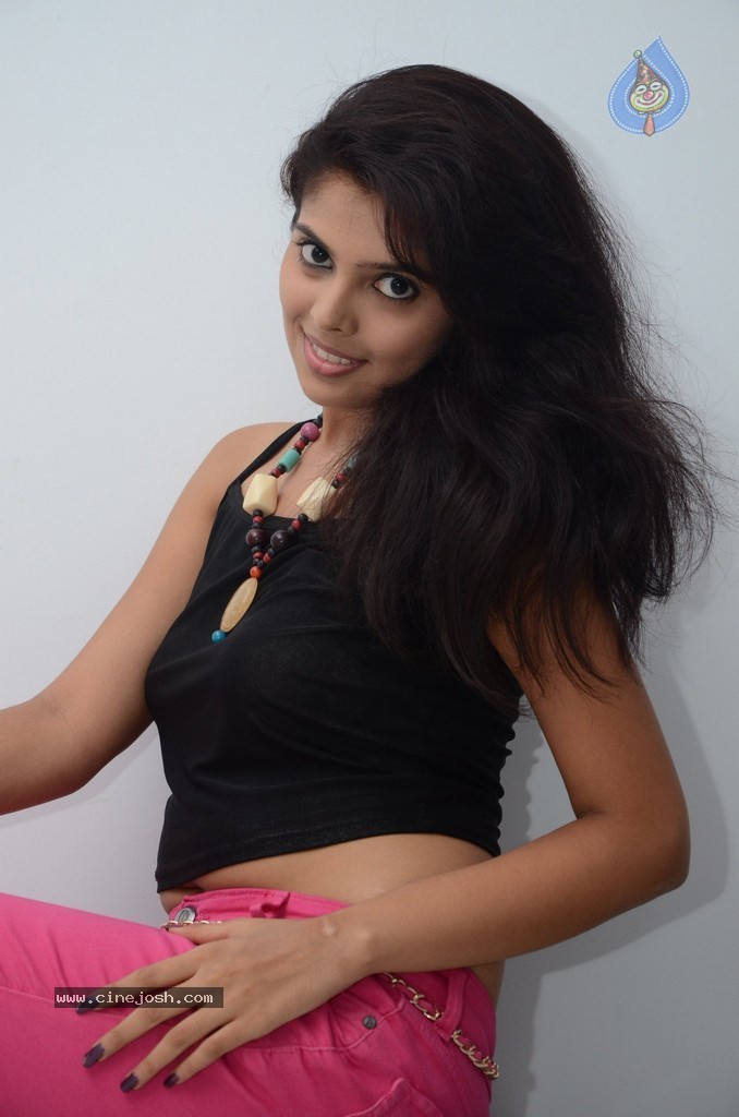 Shravya New Stills - 37 / 142 photos