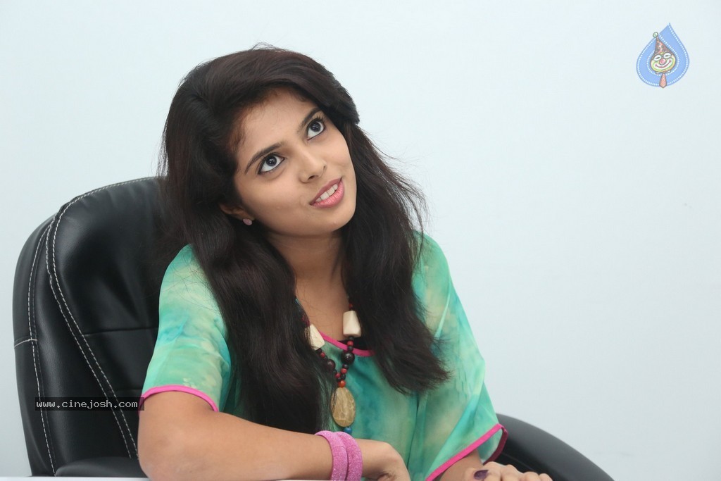 Shravya New Stills - 40 / 142 photos