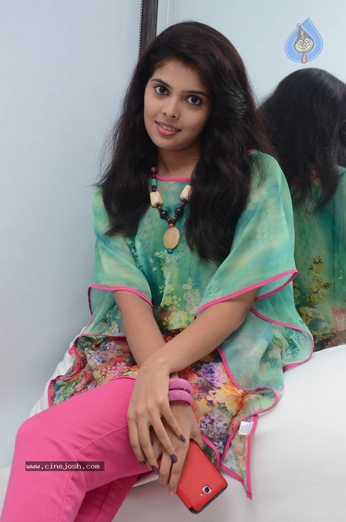 Shravya New Stills - 45 / 142 photos