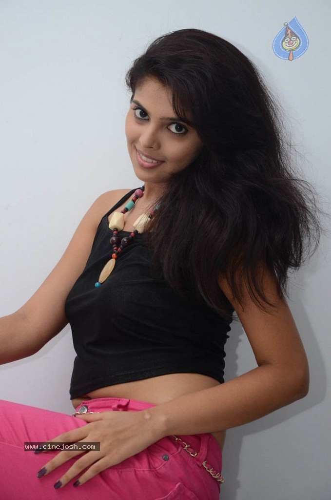 Shravya New Stills - 53 / 142 photos