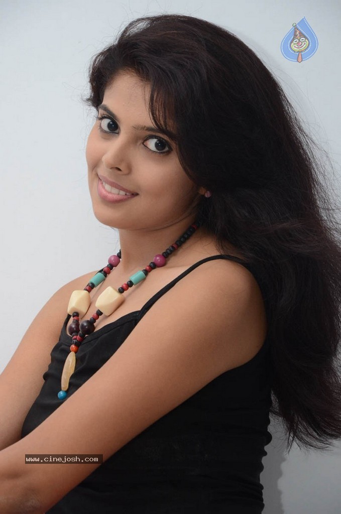 Shravya New Stills - 57 / 142 photos