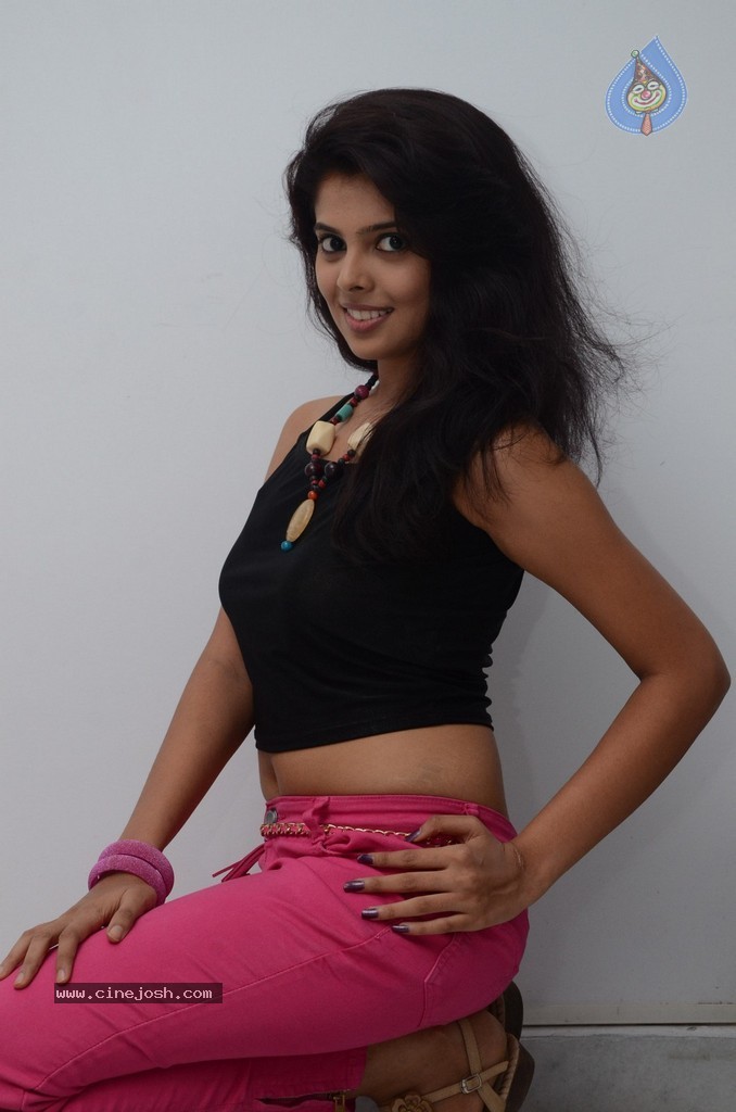 Shravya New Stills - 77 / 142 photos