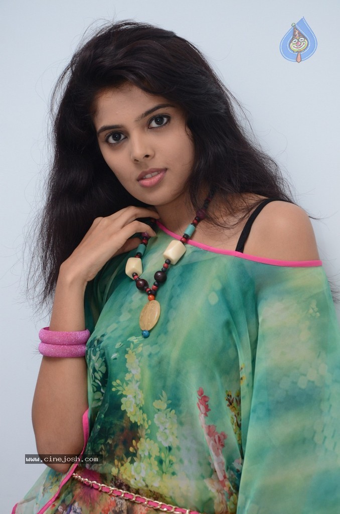 Shravya New Stills - 79 / 142 photos