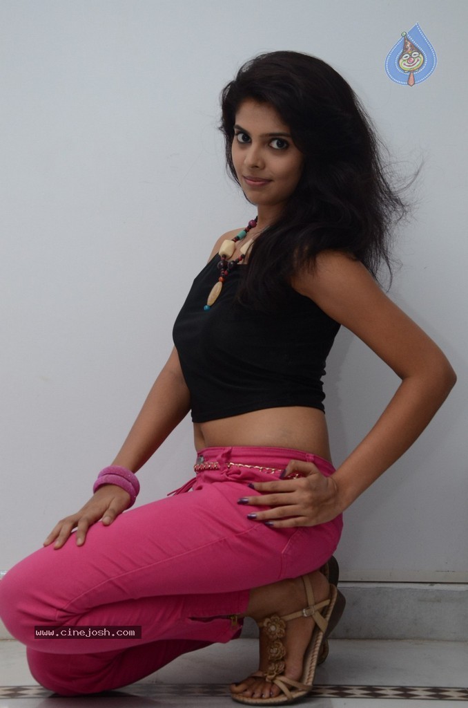 Shravya New Stills - 89 / 142 photos