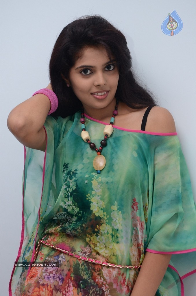 Shravya New Stills - 91 / 142 photos