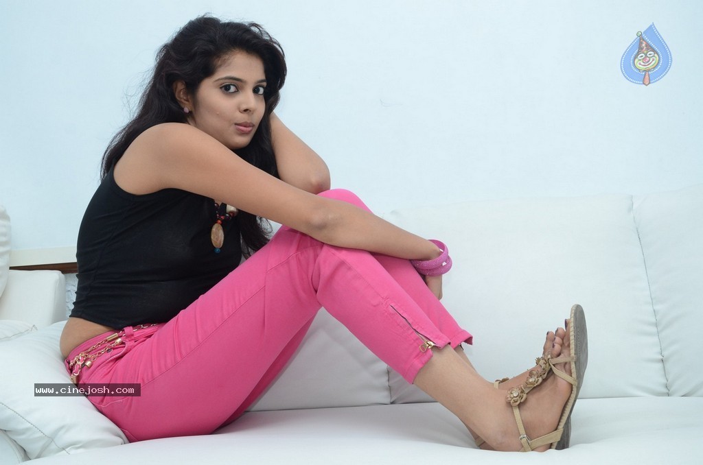 Shravya New Stills - 92 / 142 photos