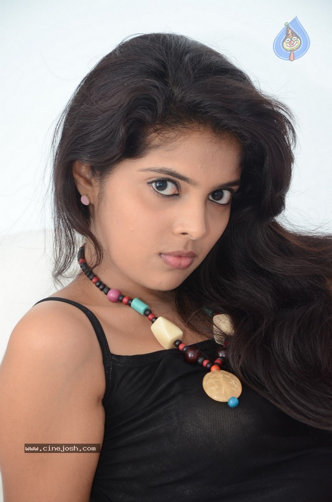 Shravya New Stills - 96 / 142 photos