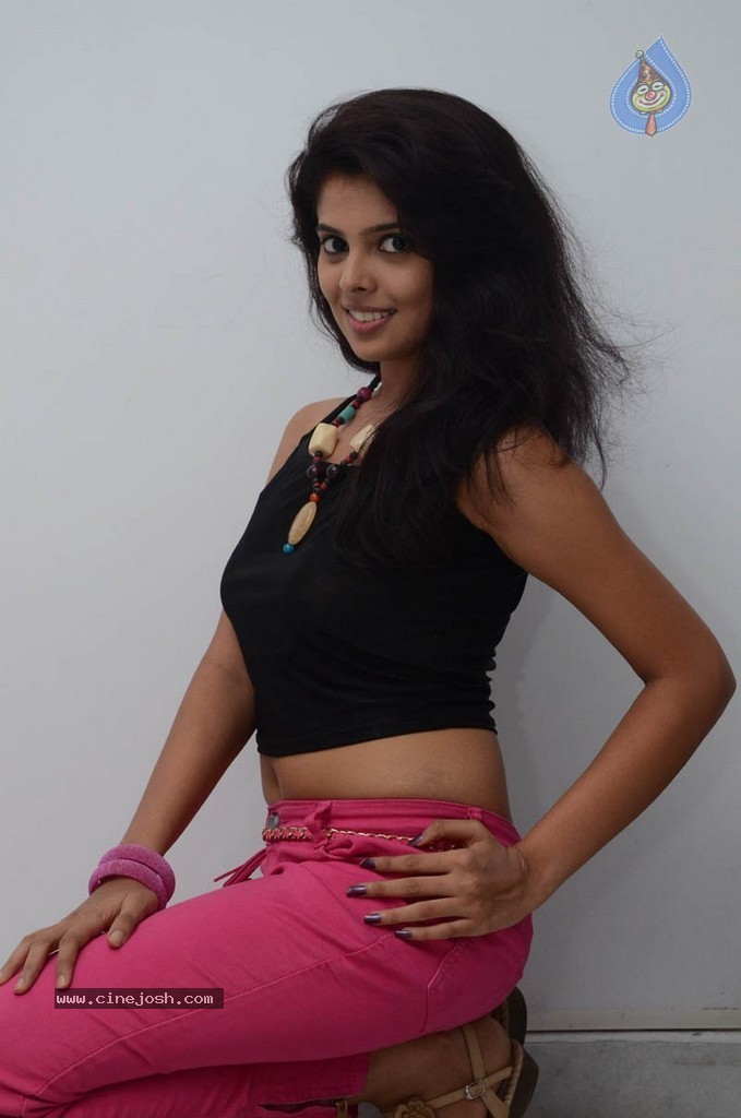 Shravya New Stills - 99 / 142 photos