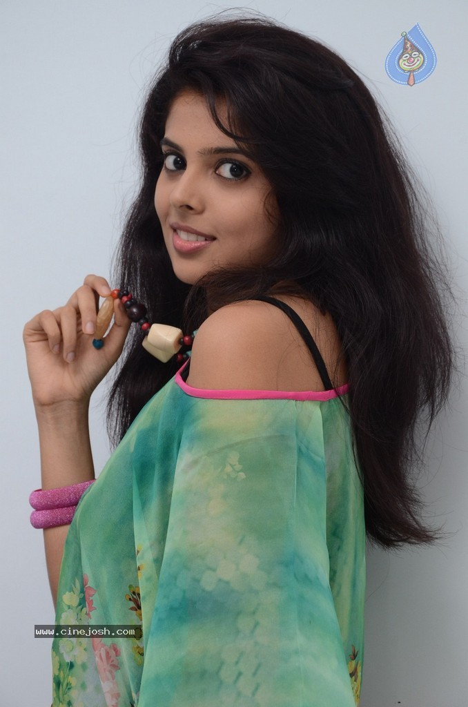 Shravya New Stills - 104 / 142 photos