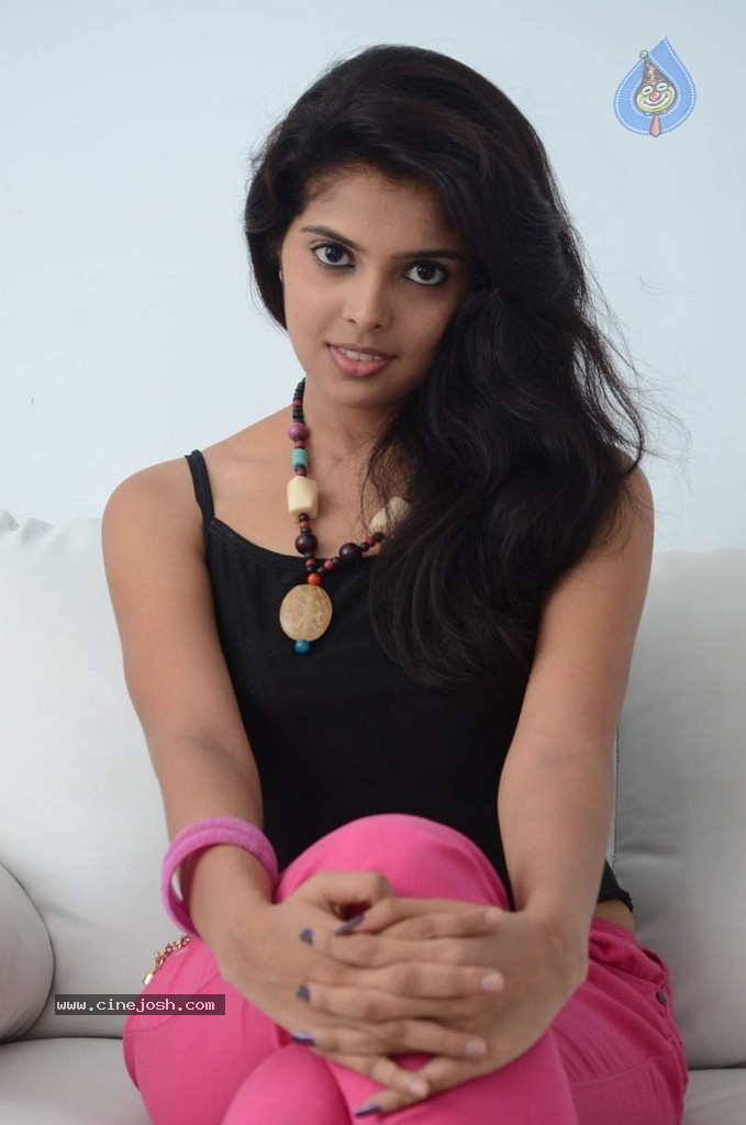 Shravya New Stills - 118 / 142 photos