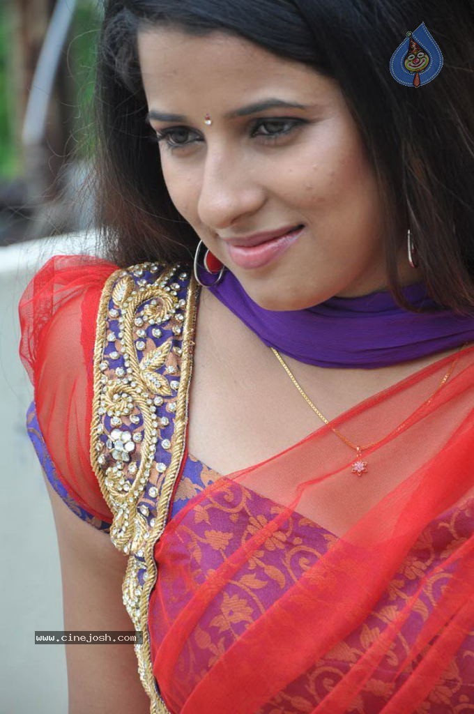 Shravya Reddy Stills - 50 / 57 photos