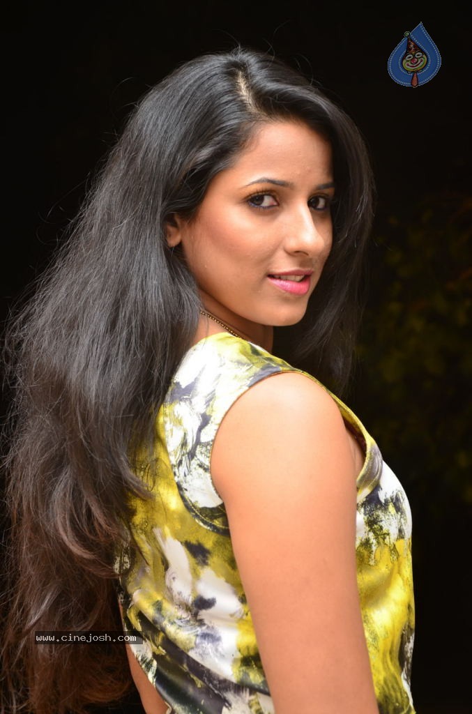 Shravya Reddy Stills - 20 / 60 photos