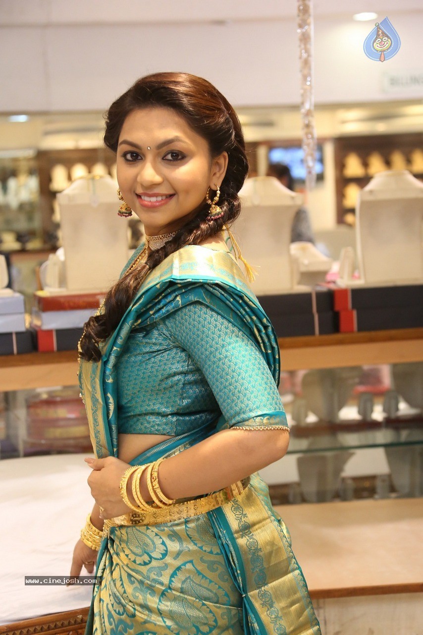 Shree Stills - 33 / 60 photos