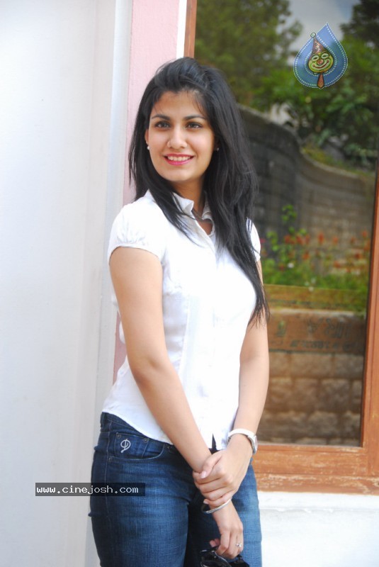 Shreya Dhanwanthary New Gallery - 2 / 62 photos