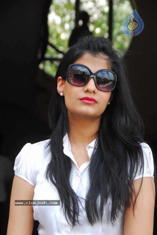 Shreya Dhanwanthary New Gallery - 13 / 62 photos