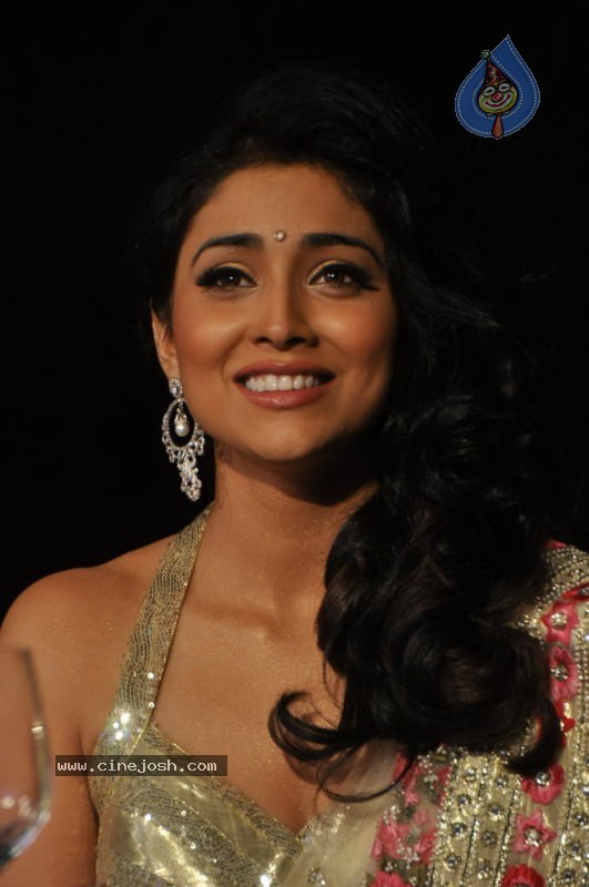 Shreya New Stills - 4 / 62 photos