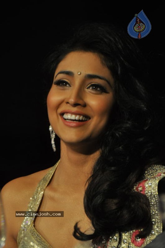 Shreya New Stills - 11 / 62 photos