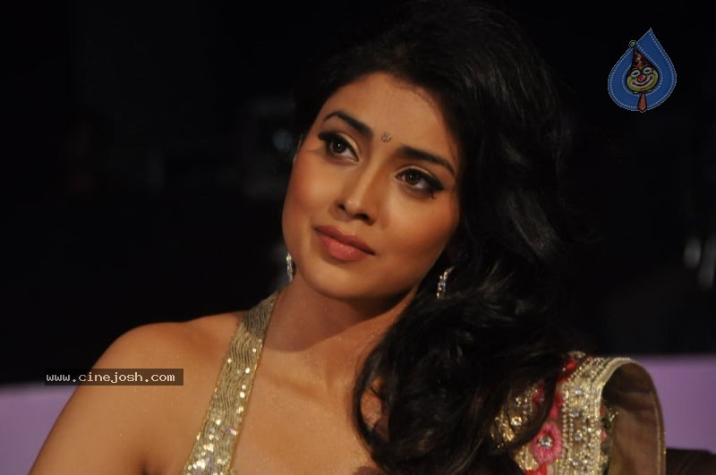 Shreya New Stills - 45 / 62 photos