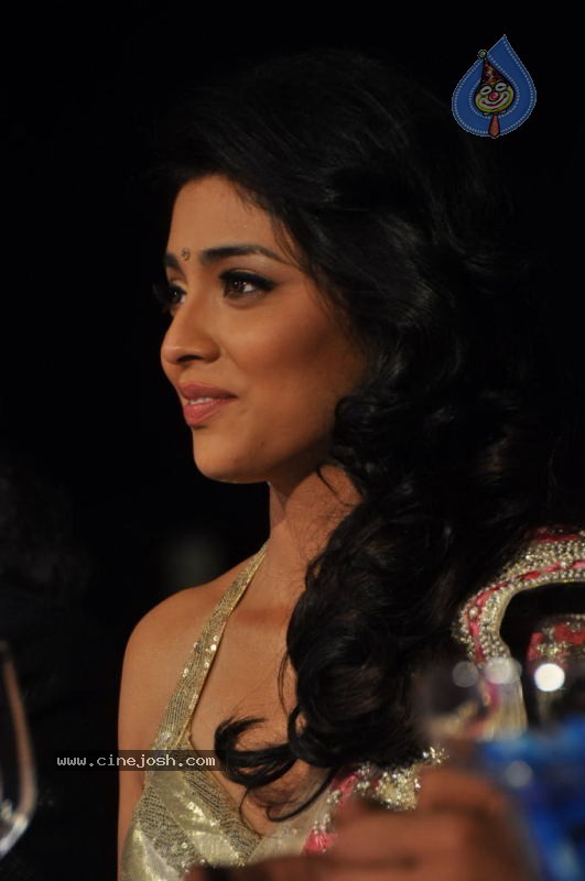 Shreya New Stills - 60 / 62 photos