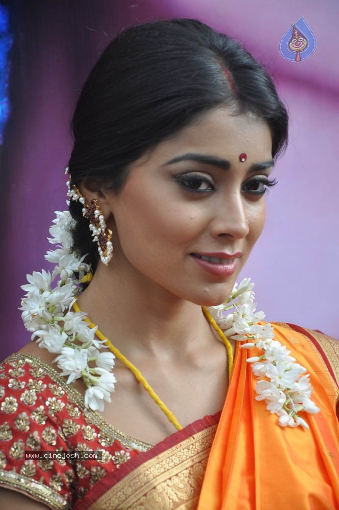 Shriya Latest Photos - 15 / 60 photos