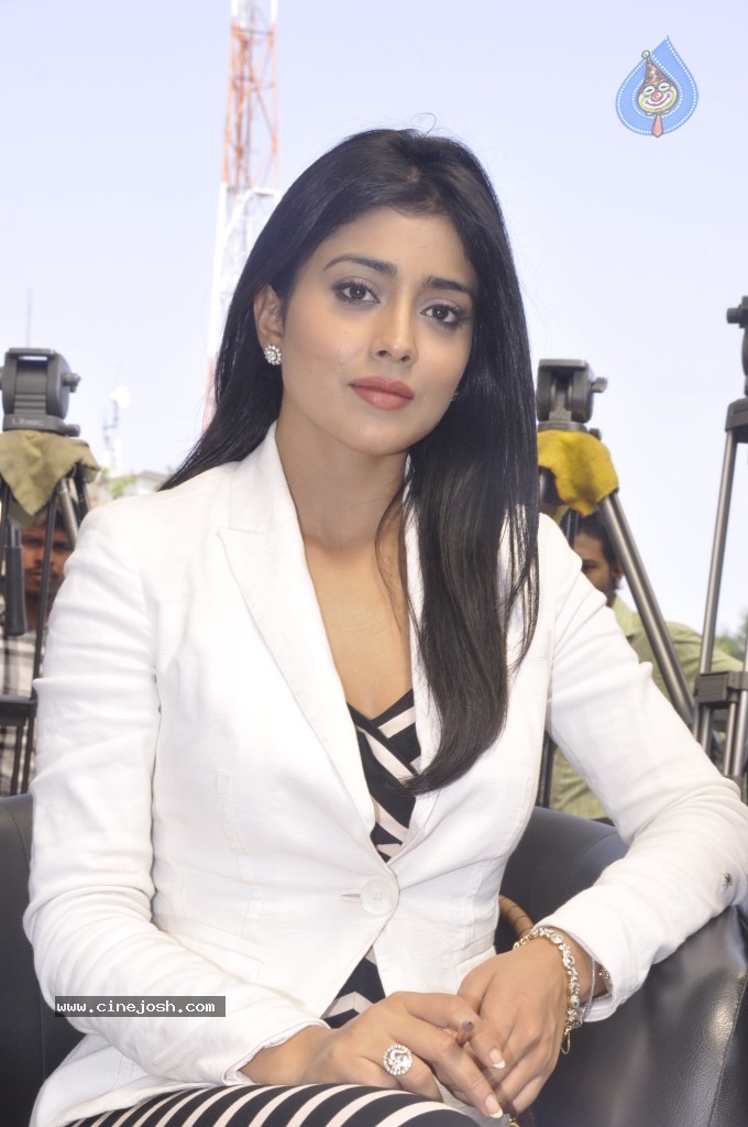 Shriya Latest Photos - 27 / 55 photos