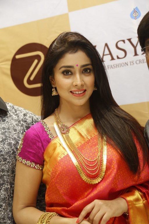 Shriya Latest Photos - 35 / 62 photos