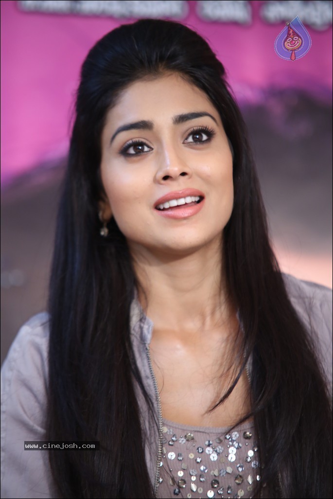 Shriya Latest Pics - 20 / 59 photos