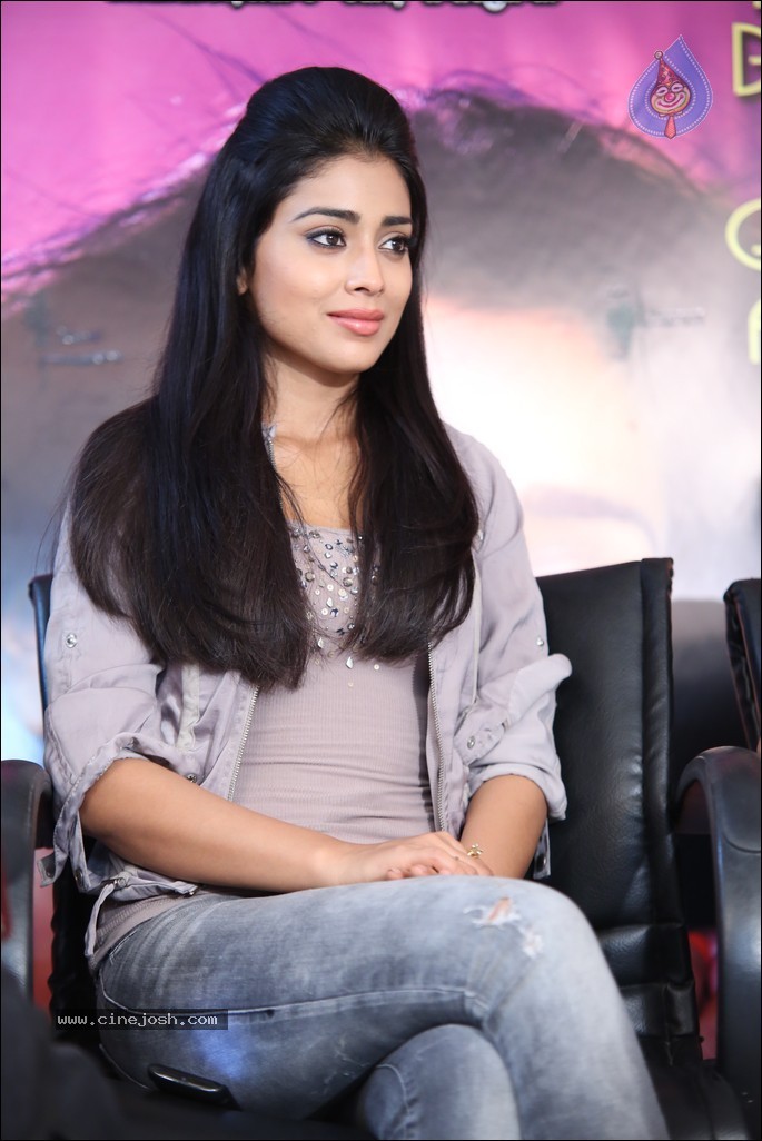 Shriya Latest Pics - 29 / 59 photos