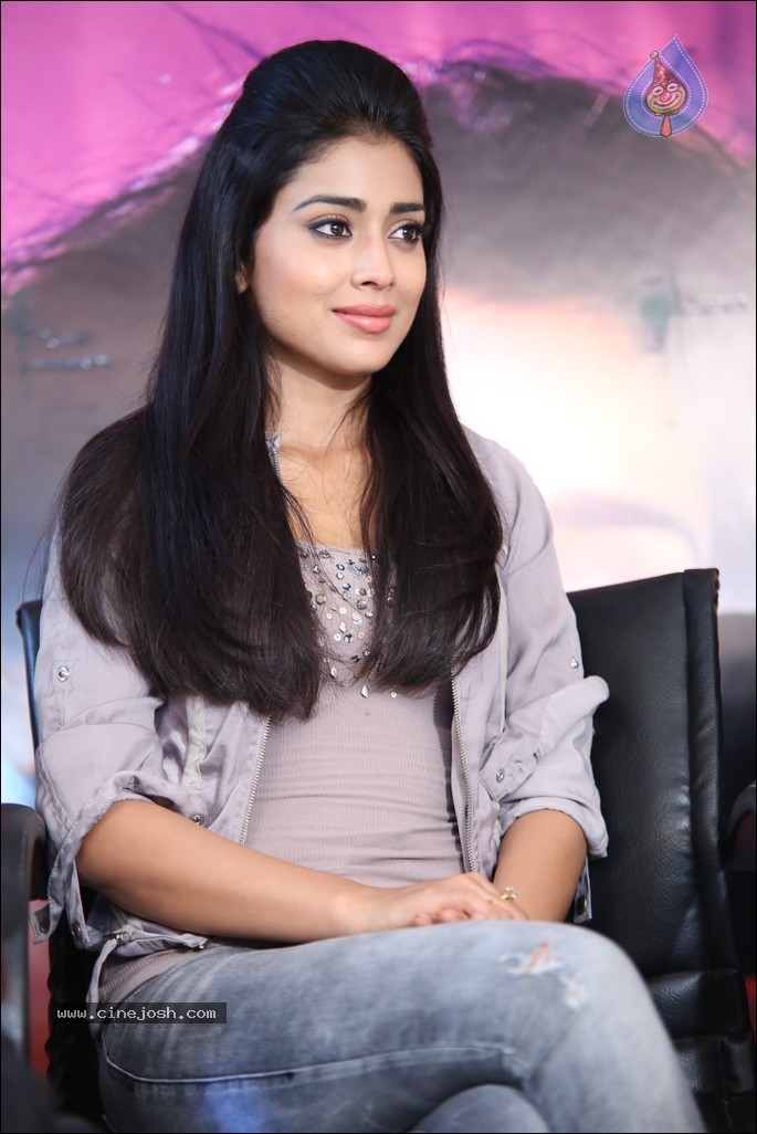 Shriya Latest Pics - 44 / 59 photos