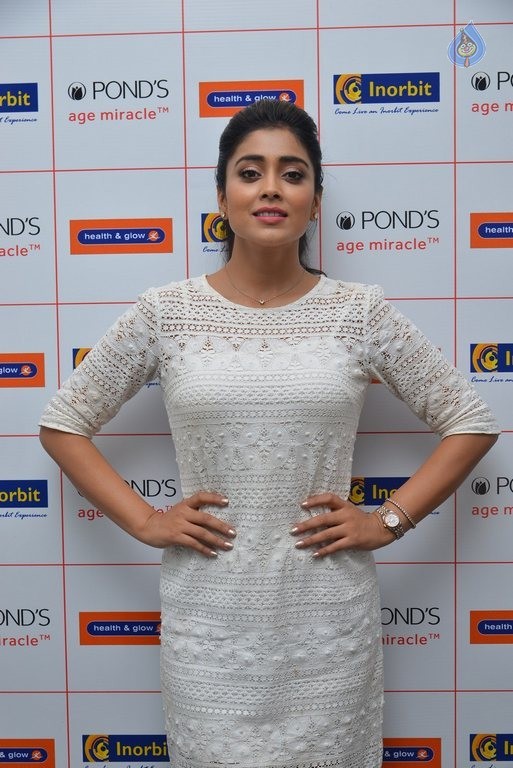 Shriya Latest Pics - 9 / 50 photos