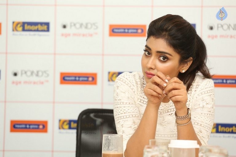 Shriya Latest Pics - 13 / 50 photos