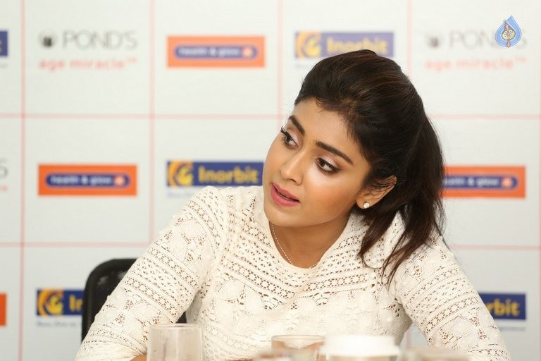 Shriya Latest Pics - 32 / 50 photos