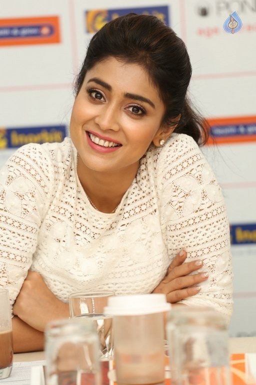 Shriya Latest Pics - 41 / 50 photos